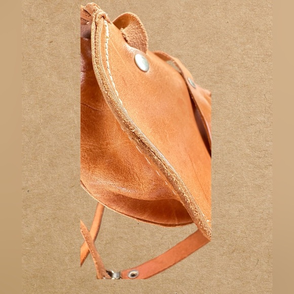 Small leather crossbody bag can also be looped through your belt. Made in Greece - Picture 3 of 11